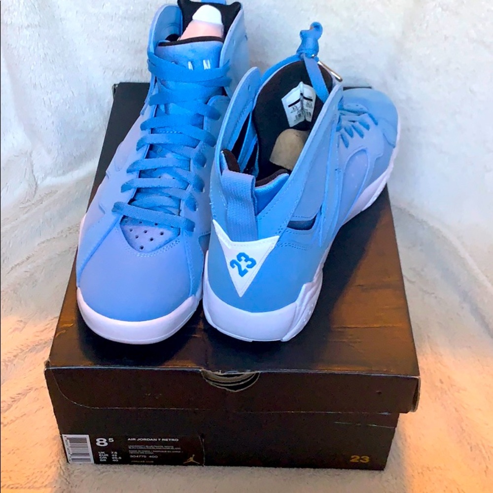 Air Jordan 7 Retro University Blue